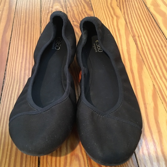 Host Pick: e360 Easy Spirit Flats 10M - Picture 1 of 6